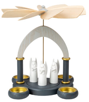 Säulenpyramide mit Engel