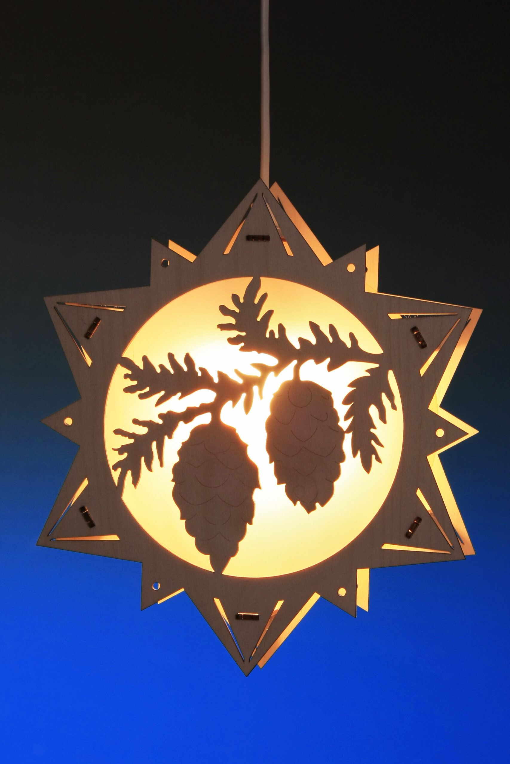 Beleuchtetes Fensterbild Zapfen