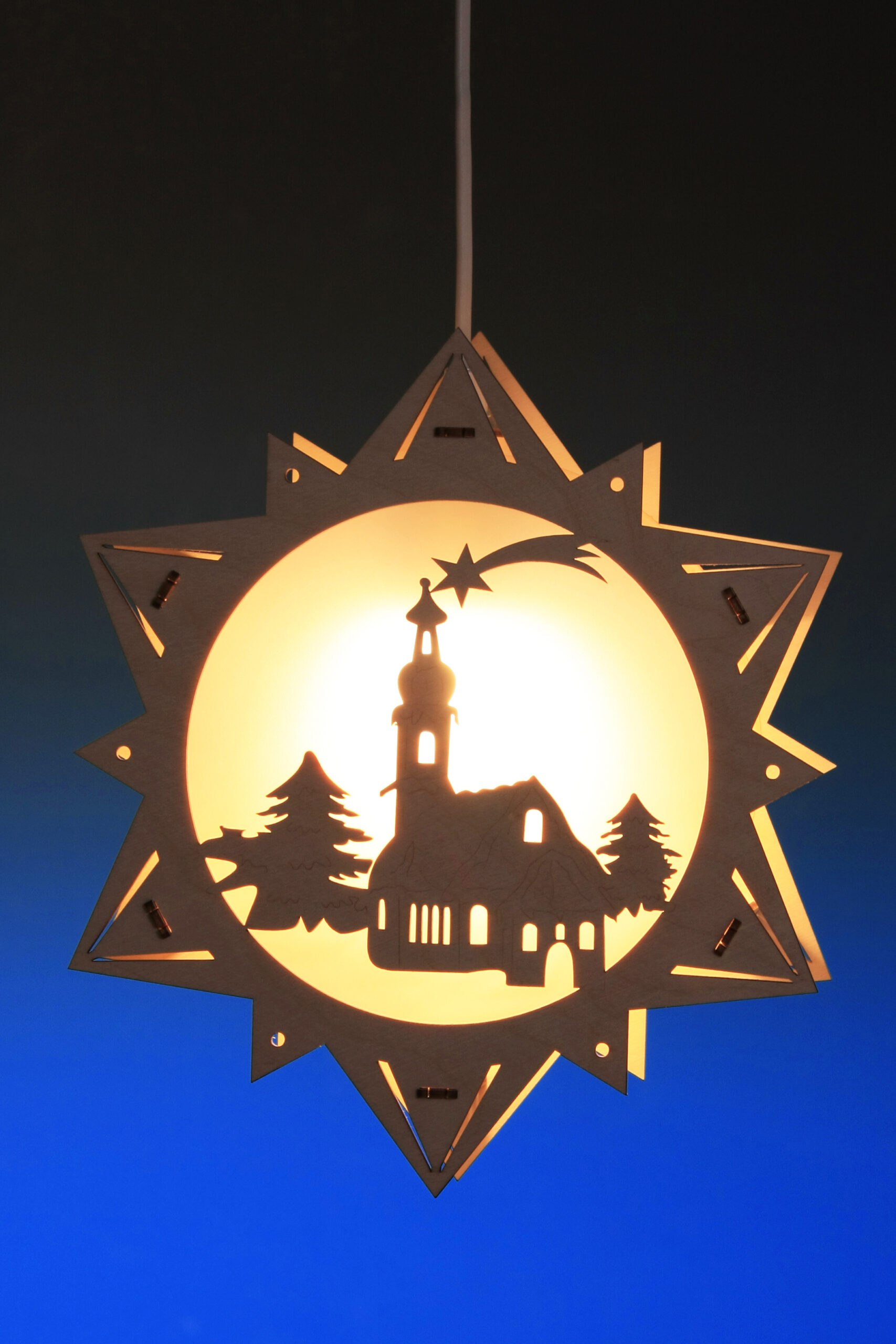 Beleuchtetes Fensterbild Kirche